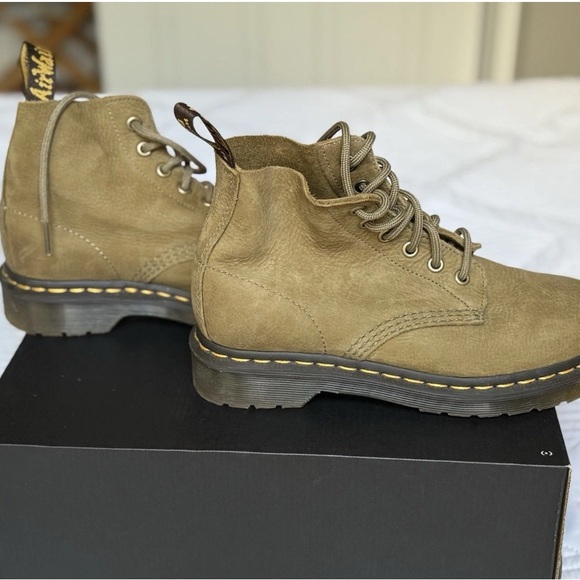 Dr Martens 101 TUMBLED NUBUCK LEATHER ANKLE BOOTS Muted Olive Green EU 36 US 4M - Picture 1 of 8